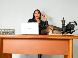 Streamate Free Live Porn of KarlaBellucci