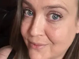 Streamate Sex Cam of SuzyJohnston