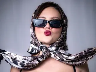 Streamate Live Sex Cam of MaxineBlue