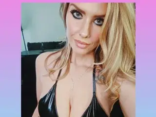Streamate Private Sex Chat of Ellie_Conrad