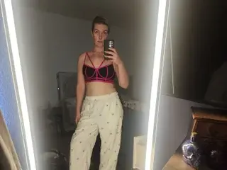 CaliLovin85 from streamate