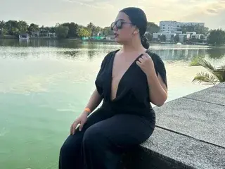Elahilton20 from streamate