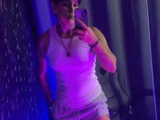 ZhoeSexyGirl from streamate