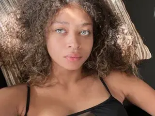 Streamate Sex Cam of WillowNoir