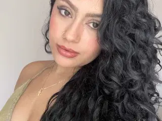 Daphnegb from streamate