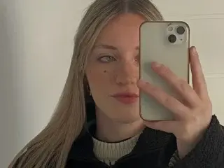 EvelynBlond from streamate