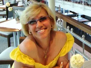 BlondPrettyLady from streamate
