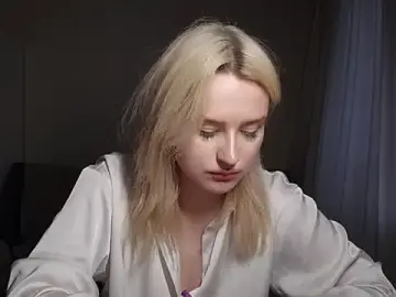Stripchat Free Porn Cam of BloomMoon