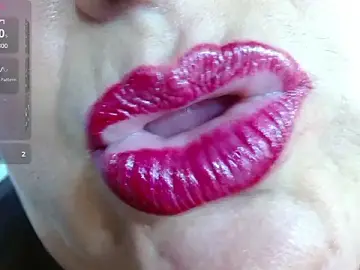 Stripchat Sex Cam of Kerly_Doll