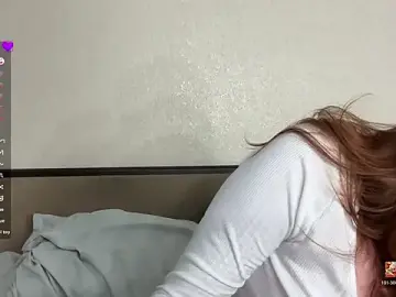 Stripchat Sex Cam of KikiBorn