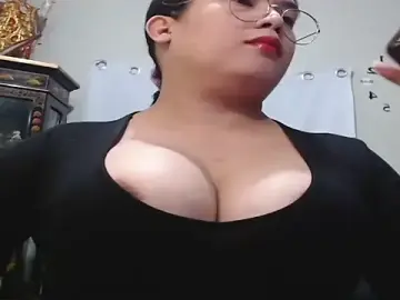 Stripchat Free Live Porn of travelergirl