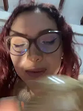 Selena_Rouge1 from stripchat