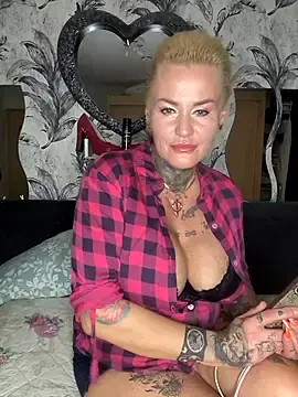 Stripchat Private Sex Chat of InkedMissLaBaehm