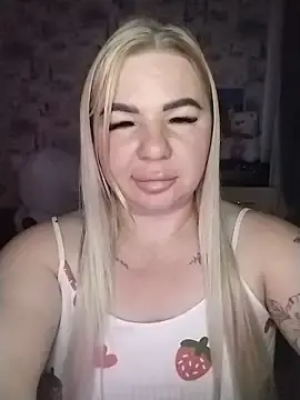 Stripchat Live Sex Cam of LunaBounty_