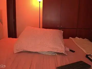 Stripchat Free Porn Cam of Lau_Bee