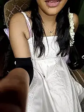 Stripchat Nude Webcam of Tamil__Thara003