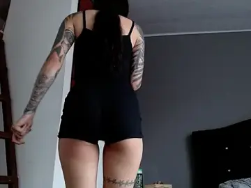 Stripchat Live Porn of Emilia_1995