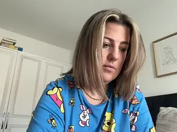 Stripchat Sex Cam of MsBelleWarick