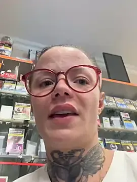 Stripchat Live Sex Cam of SkinnyLilly