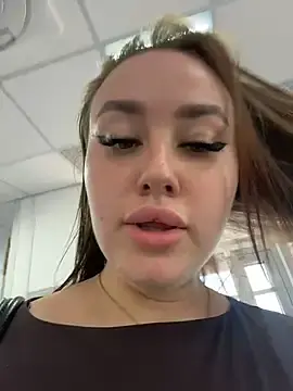 Stripchat Adult Webcams of KiraSunshine