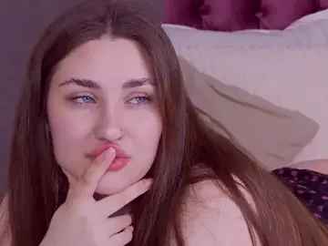 Stripchat Nude Webcam of KiraBarlows
