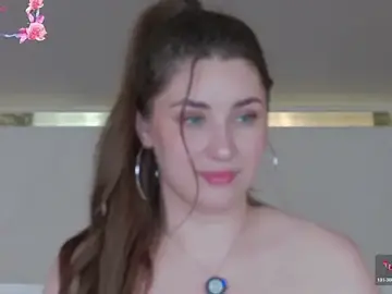 Stripchat Free Live Porn of KiraBarlows