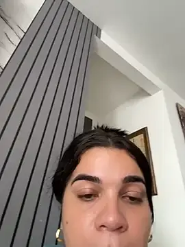 Stripchat Free Porn Cam of Siri_Luxx
