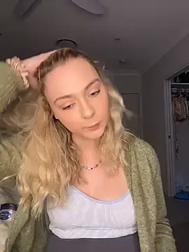 Stripchat Live Sex Cam of Lotttiee