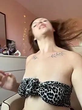 Stripchat Sex Cam of SweetLikaaa