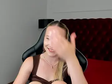 Stripchat Watch Live Sex Cams of ElaraVoltage