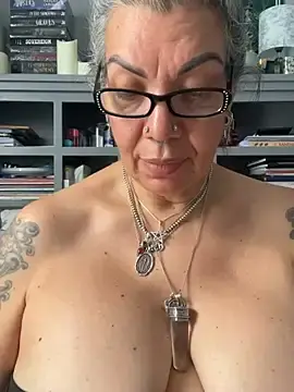 Stripchat Sex Cam of dieseldame1313