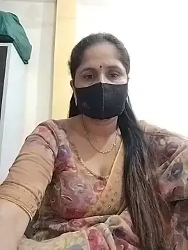 sexxyradha from stripchat