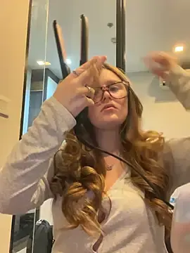 Stripchat Live Sex Cam of cherryrosealiee