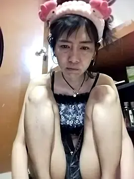 Stripchat Free Porn Cam of Little_suzy5