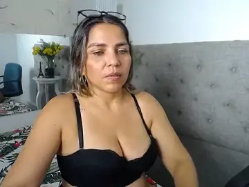 Stripchat Free Live Porn of cum_bigass