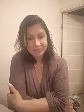 Stripchat Free Porn Cam of ROXOLANAA_SEXY