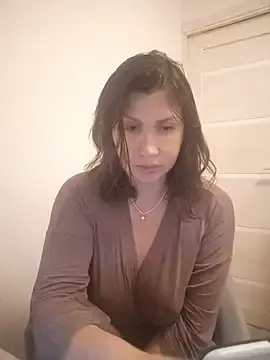 Stripchat Free Porn Cam of ROXOLANAA_SEXY