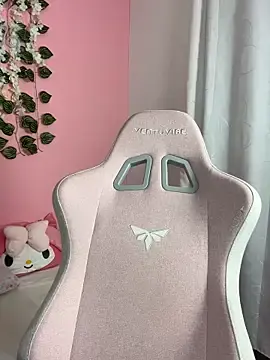 melody_flowers18 from stripchat