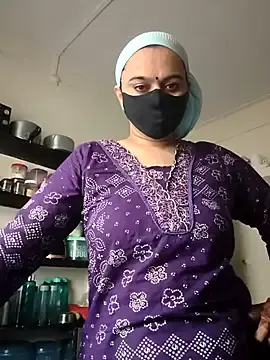 Stripchat Live Sex of spasyQueen69