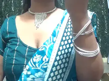 Ruhi_Hotty from stripchat