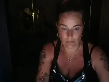 xMystiqueMavenx from stripchat