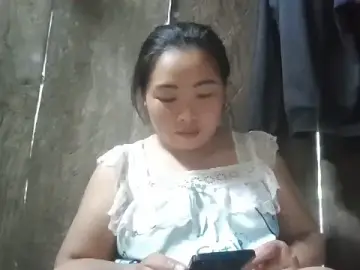 Julie-xx from stripchat