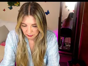 Stripchat Live Sex Cam of Jolie-Mature