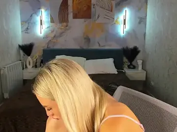 Stripchat Nude Webcam of Silen_Tori