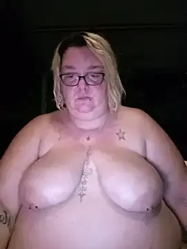 Stripchat Free Porn Cam of diosacurvy1984