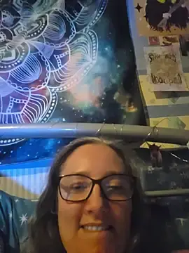 Stripchat Live Sex Cam of Izzylove47