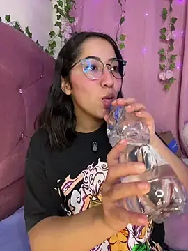 Stripchat Free Porn Cam of anni_ross