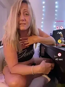 Stripchat Adult Webcam of FoxyMillie
