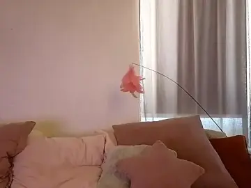 Stripchat Live Sex Cam of Lilie_romeo
