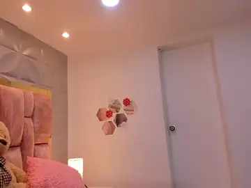 Stripchat Live Sex Cam of Charlotte_Ice1